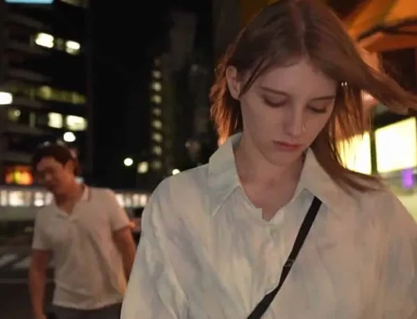 gái đẹp khỏa thân Trêu chọc gấu tây không được, thanh niên biến thái bắt cóc về nhà